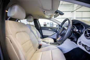 MERCEDES-BENZ GLA 1.6 GLA200 SE (Executive) SUV 5dr Petrol 7G-DCT Euro 6 (s/s) (15
