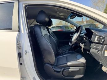 KIA NIRO 1.6h GDi 2 SUV 5dr Petrol Hybrid DCT Euro 6 (s/s) (139 bhp)