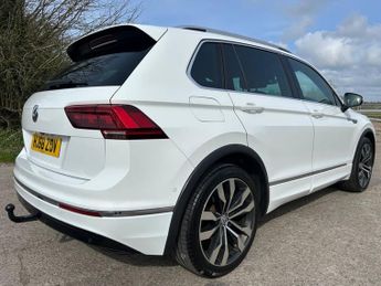 VOLKSWAGEN TIGUAN 2.0 TDI R-Line SUV 5dr Diesel DSG 4Motion Euro 6 (s/s) (150 ps)