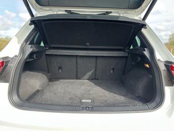 VOLKSWAGEN TIGUAN 2.0 TDI R-Line SUV 5dr Diesel DSG 4Motion Euro 6 (s/s) (150 ps)