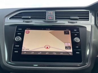 VOLKSWAGEN TIGUAN 2.0 TDI R-Line SUV 5dr Diesel DSG 4Motion Euro 6 (s/s) (150 ps)