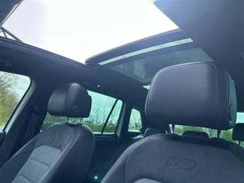 VOLKSWAGEN TIGUAN 2.0 TDI R-Line SUV 5dr Diesel DSG 4Motion Euro 6 (s/s) (150 ps)