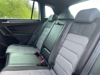 VOLKSWAGEN TIGUAN 2.0 TDI R-Line SUV 5dr Diesel DSG 4Motion Euro 6 (s/s) (150 ps)