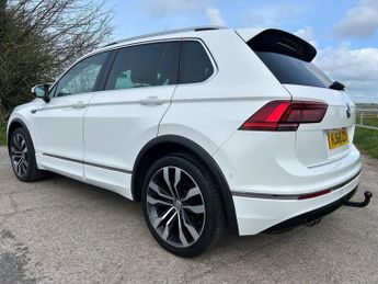 VOLKSWAGEN TIGUAN 2.0 TDI R-Line SUV 5dr Diesel DSG 4Motion Euro 6 (s/s) (150 ps)
