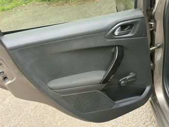 PEUGEOT 208 1.2 VTi Allure Hatchback 5dr Petrol Manual Euro 5 (82 ps)