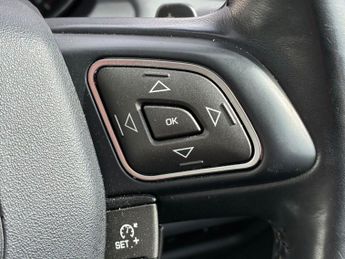 LAND ROVER RANGE ROVER EVOQUE 2.0 TD4 SE Tech SUV 5dr Diesel Auto 4WD Euro 6 (s/s) (180 ps)