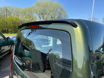 PEUGEOT e-Rifter 52kWh Allure Long MPV 5dr Electric Auto (7.4kW Charger) (136 ps)