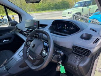 PEUGEOT e-Rifter 52kWh Allure Long MPV 5dr Electric Auto (7.4kW Charger) (136 ps)