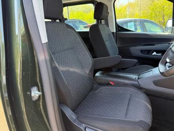 PEUGEOT e-Rifter 52kWh Allure Long MPV 5dr Electric Auto (7.4kW Charger) (136 ps)