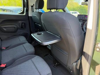 PEUGEOT e-Rifter 52kWh Allure Long MPV 5dr Electric Auto (7.4kW Charger) (136 ps)