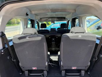 PEUGEOT e-Rifter 52kWh Allure Long MPV 5dr Electric Auto (7.4kW Charger) (136 ps)