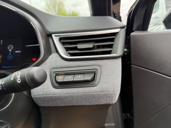 RENAULT CLIO 1.6 E-TECH techno Hatchback 5dr Petrol Hybrid Auto Euro 6 (s/s) 