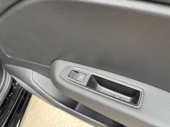 RENAULT CLIO 1.6 E-TECH techno Hatchback 5dr Petrol Hybrid Auto Euro 6 (s/s) 