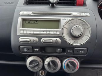 HONDA JAZZ 1.4 i-DSI SE Hatchback 5dr Petrol Manual (137 g/km, 82 bhp)