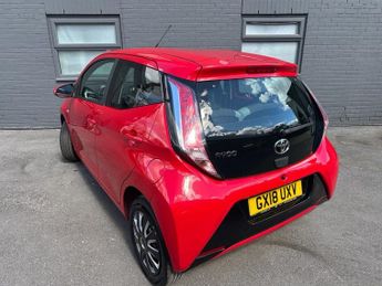 TOYOTA AYGO 1.0 VVT-i x-play Hatchback 5dr Petrol x-shift Euro 6 (68 ps)