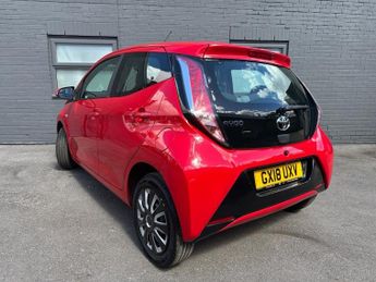 TOYOTA AYGO 1.0 VVT-i x-play Hatchback 5dr Petrol x-shift Euro 6 (68 ps)