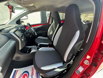 TOYOTA AYGO 1.0 VVT-i x-play Hatchback 5dr Petrol x-shift Euro 6 (68 ps)