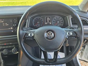 VOLKSWAGEN T-ROC 1.5 TSI GPF EVO Design SUV 5dr Petrol DSG Euro 6 (s/s) (150 ps)