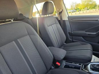 VOLKSWAGEN T-ROC 1.5 TSI GPF EVO Design SUV 5dr Petrol DSG Euro 6 (s/s) (150 ps)