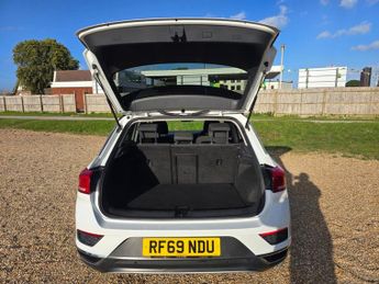 VOLKSWAGEN T-ROC 1.5 TSI GPF EVO Design SUV 5dr Petrol DSG Euro 6 (s/s) (150 ps)