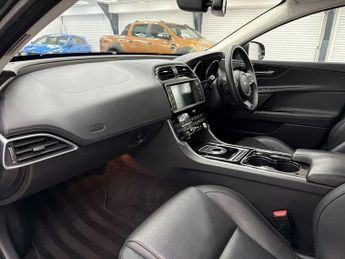 JAGUAR XE 2.0d Portfolio Saloon 4dr Diesel Auto Euro 6 (s/s) (180 ps)