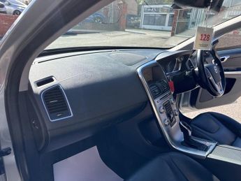 VOLVO XC60 2.4 D5 SE Lux Nav SUV 5dr Diesel Auto AWD Euro 6 (s/s) (220 ps)