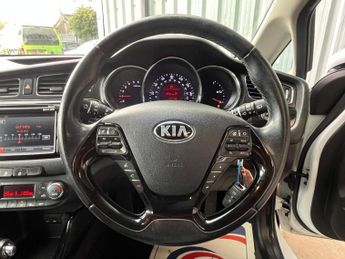 KIA CEED 1.6 CRDi 3 Sportswagon 5dr Diesel Auto Euro 5 (126 bhp)