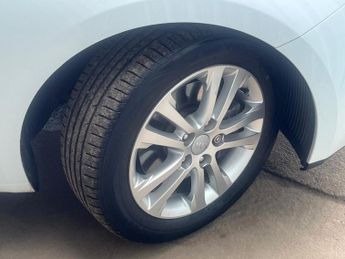 KIA CEED 1.6 CRDi 3 Sportswagon 5dr Diesel Auto Euro 5 (126 bhp)