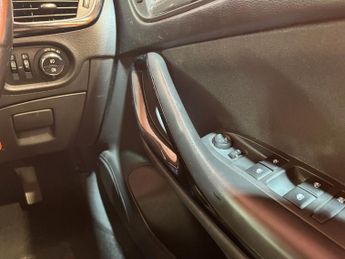 VAUXHALL ASTRA 1.4i Turbo SRi Sports Tourer 5dr Petrol Auto Euro 6 (s/s) (150 p