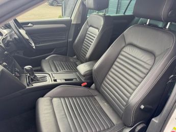 VOLKSWAGEN PASSAT 2.0 TDI EVO SEL Estate 5dr Auto 