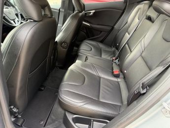 VOLVO V40 2.0 D3 Inscription Hatchback 5dr Auto 
