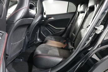 MERCEDES-BENZ 180 2.1 GLA220d AMG Line (Premium Plus) SUV 5dr Diesel 7G-DCT 4MATIC