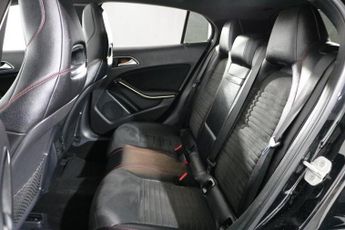 MERCEDES-BENZ 180 2.1 GLA220d AMG Line (Premium Plus) SUV 5dr Diesel 7G-DCT 4MATIC