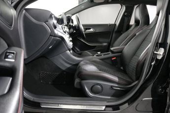 MERCEDES-BENZ 180 2.1 GLA220d AMG Line (Premium Plus) SUV 5dr Diesel 7G-DCT 4MATIC