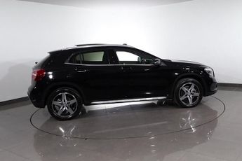 MERCEDES-BENZ 180 2.1 GLA220d AMG Line (Premium Plus) SUV 5dr Diesel 7G-DCT 4MATIC