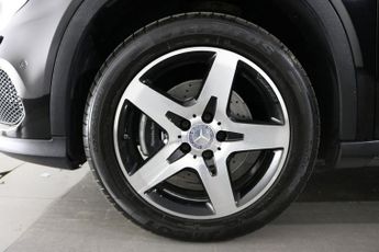 MERCEDES-BENZ 180 2.1 GLA220d AMG Line (Premium Plus) SUV 5dr Diesel 7G-DCT 4MATIC