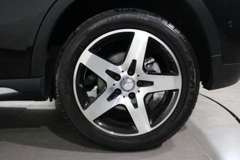 MERCEDES-BENZ 180 2.1 GLA220d AMG Line (Premium Plus) SUV 5dr Diesel 7G-DCT 4MATIC