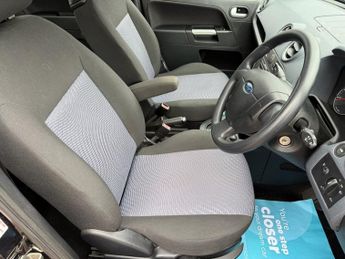 FORD FUSION 1.6 Zetec Climate Hatchback 5dr Petrol Automatic (181 g/km, 99 b