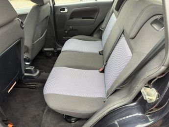 FORD FUSION 1.6 Zetec Climate Hatchback 5dr Petrol Automatic (181 g/km, 99 b