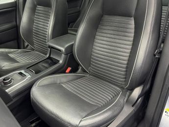 LAND ROVER DISCOVERY SPORT 2.0 Si4 HSE Dynamic Lux SUV 5dr Petrol Auto 4WD 7 Seater Euro 6 