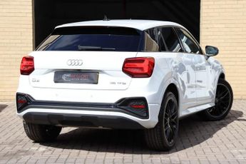 AUDI Q2 1.5 TFSI COD 35 BLACK EDITION 