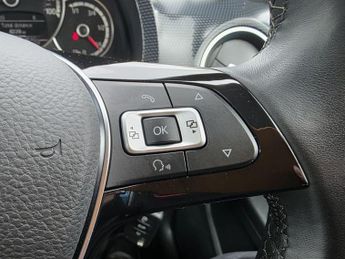 VOLKSWAGEN e-up! 36.8kWh e-up! Hatchback 5dr Electric Auto (82 ps)
