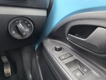 VOLKSWAGEN e-up! 36.8kWh e-up! Hatchback 5dr Electric Auto (82 ps)