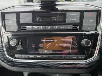 VOLKSWAGEN e-up! 36.8kWh e-up! Hatchback 5dr Electric Auto (82 ps)
