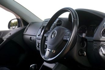 VOLKSWAGEN TIGUAN 2.0 TDI BlueMotion Tech SE SUV 5dr Diesel DSG 4WD Euro 5 (s/s) (