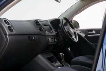 VOLKSWAGEN TIGUAN 2.0 TDI BlueMotion Tech SE SUV Diesel DSG 4WD (s/s) 5dr - Just 6