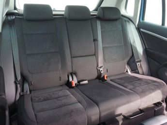 VOLKSWAGEN TIGUAN 2.0 TDI BlueMotion Tech SE SUV 5dr Diesel DSG 4WD Euro 5 (s/s) (