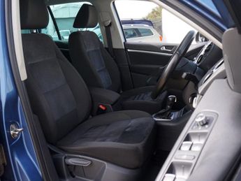 VOLKSWAGEN TIGUAN 2.0 TDI BlueMotion Tech SE SUV Diesel DSG 4WD (s/s) 5dr - Just 6