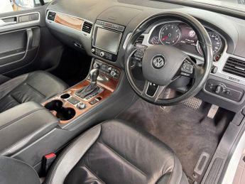 VOLKSWAGEN TOUAREG 3.0 TDI V6 BlueMotion Tech SE SUV 5dr Diesel Tiptronic 4WD Euro 