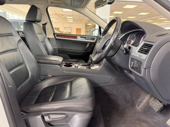 VOLKSWAGEN TOUAREG 3.0 TDI V6 BlueMotion Tech SE SUV 5dr Diesel Tiptronic 4WD Euro 